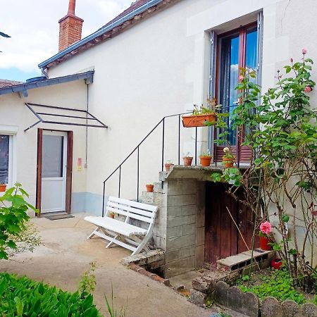 Petite Maison Etape Loire A Velo Ou Compostelle Mosnes Extérieur photo