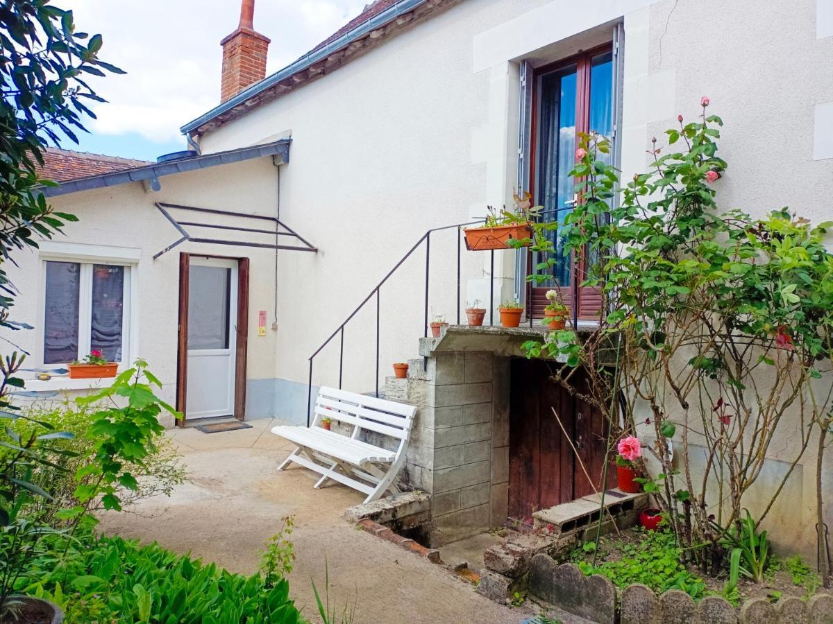 Petite Maison Etape Loire A Velo Ou Compostelle Mosnes Extérieur photo